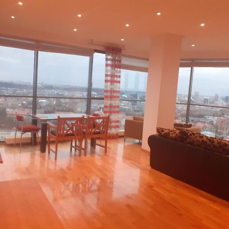 Luxury Apartment In Skyscraper Vilnius Exterior foto