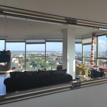 Luxury Apartment In Skyscraper Vilnius Exterior foto