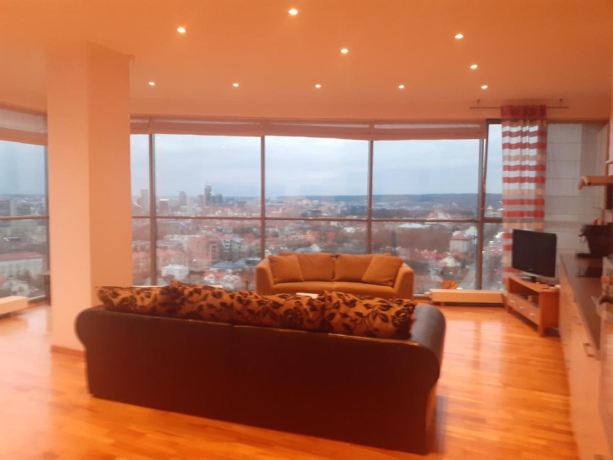 Luxury Apartment In Skyscraper Vilnius Exterior foto