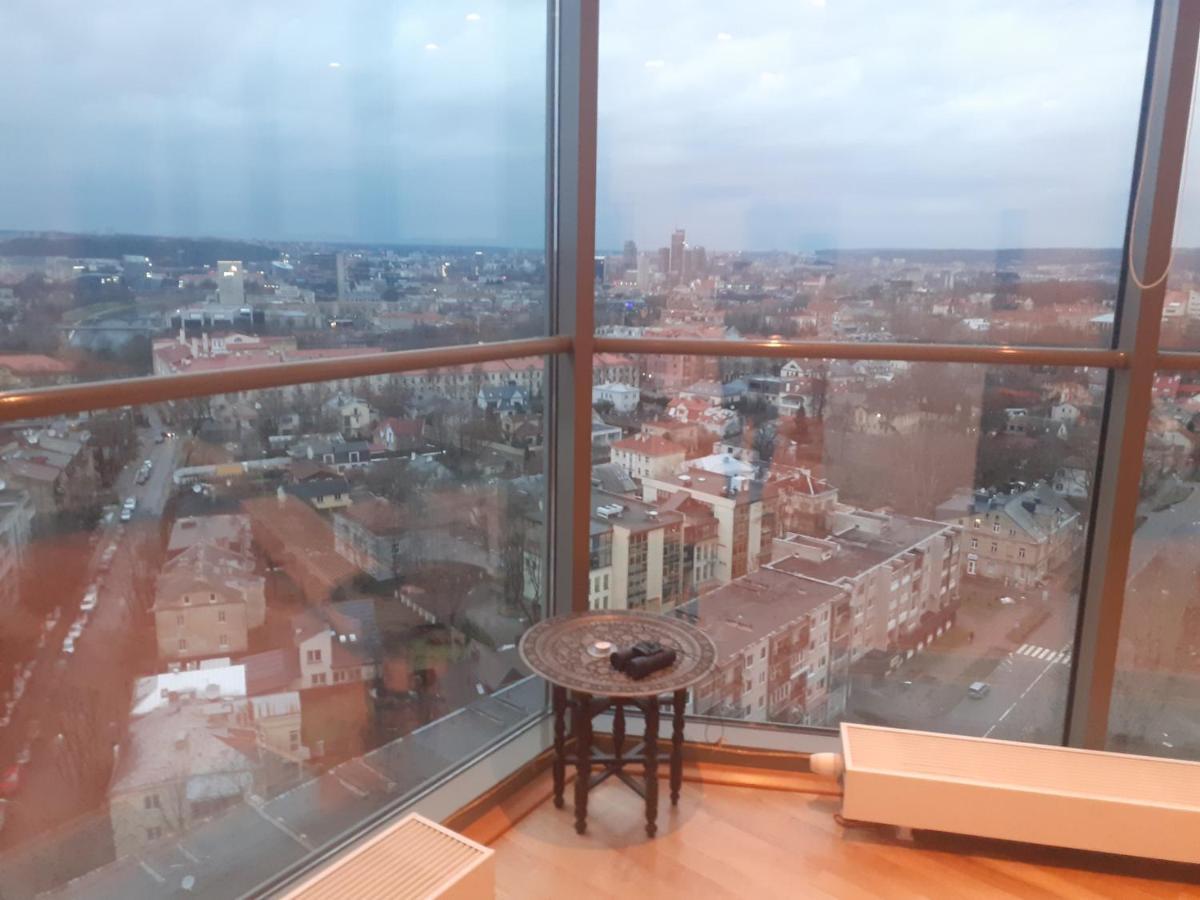 Luxury Apartment In Skyscraper Vilnius Exterior foto