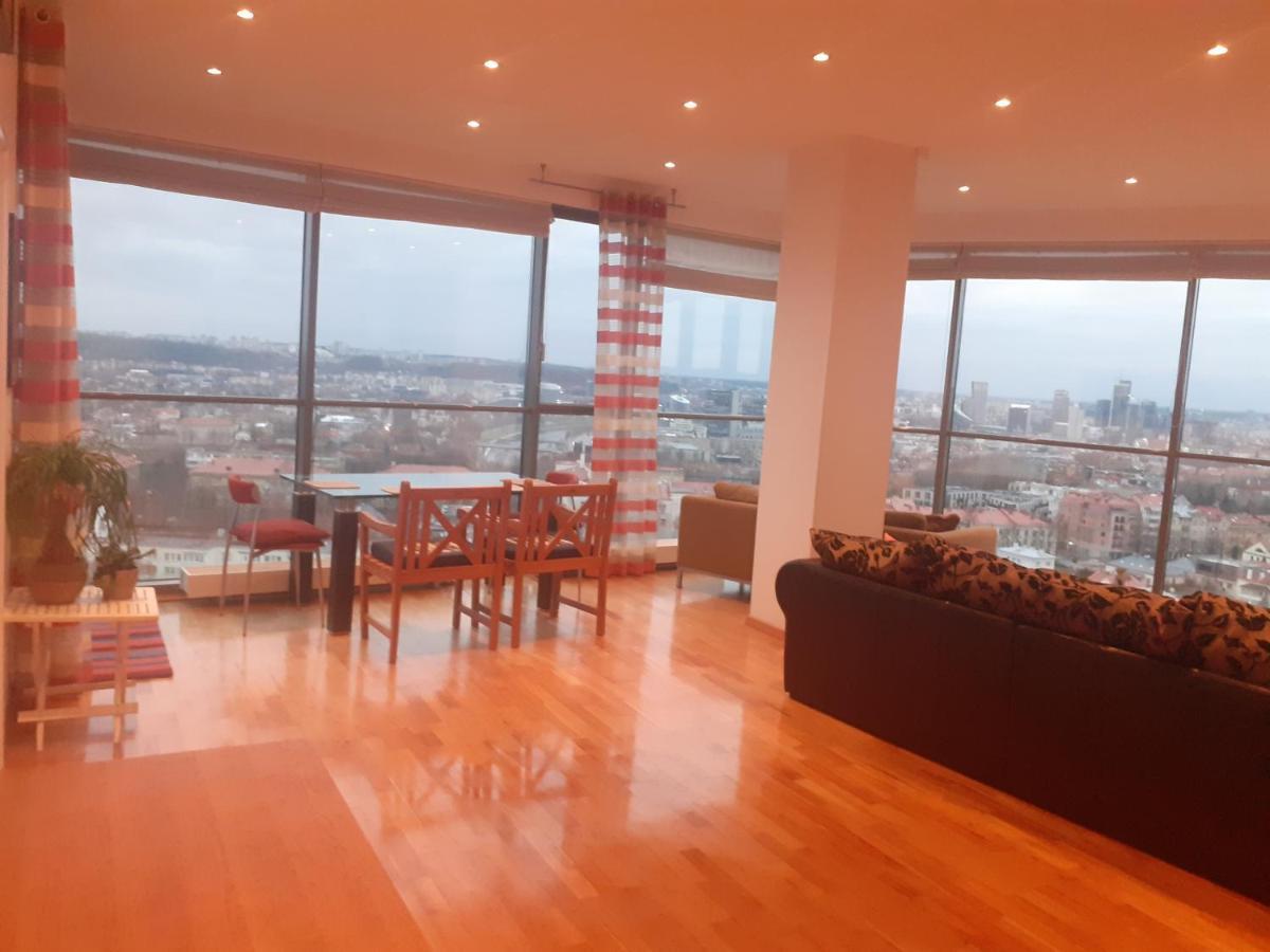Luxury Apartment In Skyscraper Vilnius Exterior foto