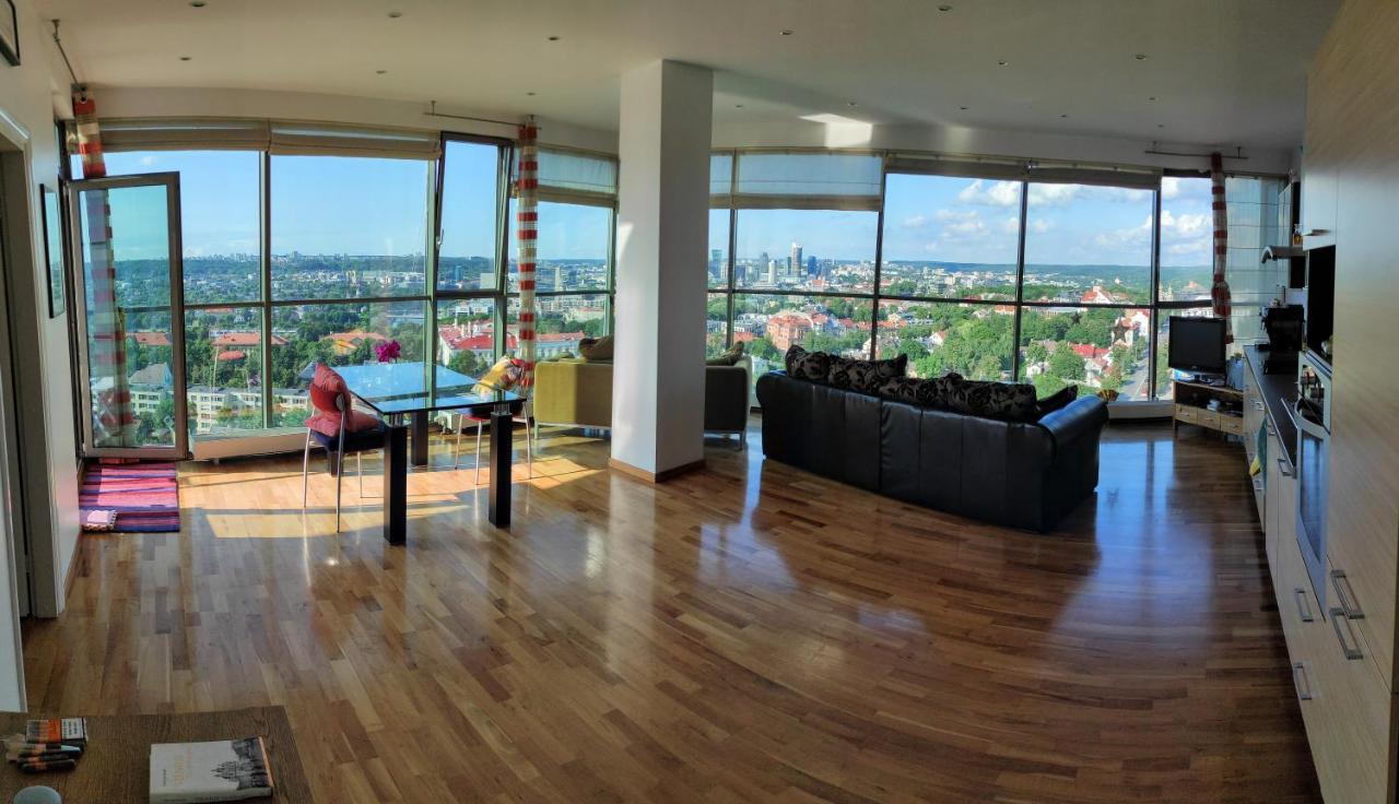 Luxury Apartment In Skyscraper Vilnius Exterior foto