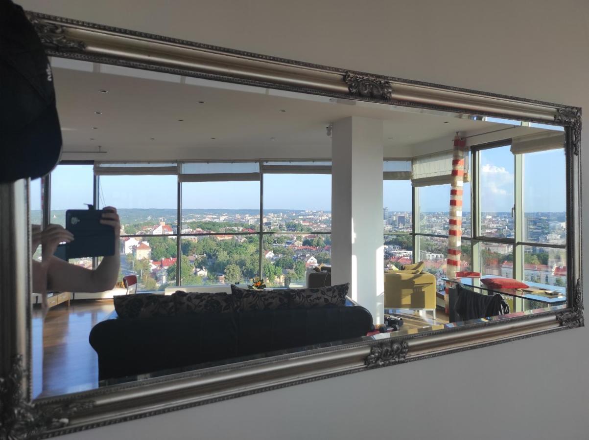 Luxury Apartment In Skyscraper Vilnius Exterior foto