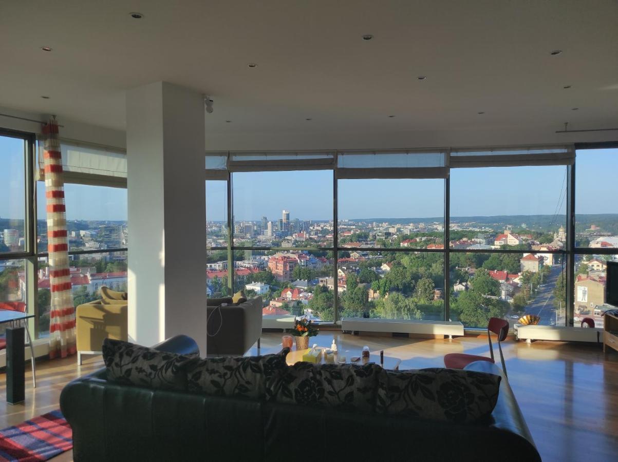Luxury Apartment In Skyscraper Vilnius Exterior foto