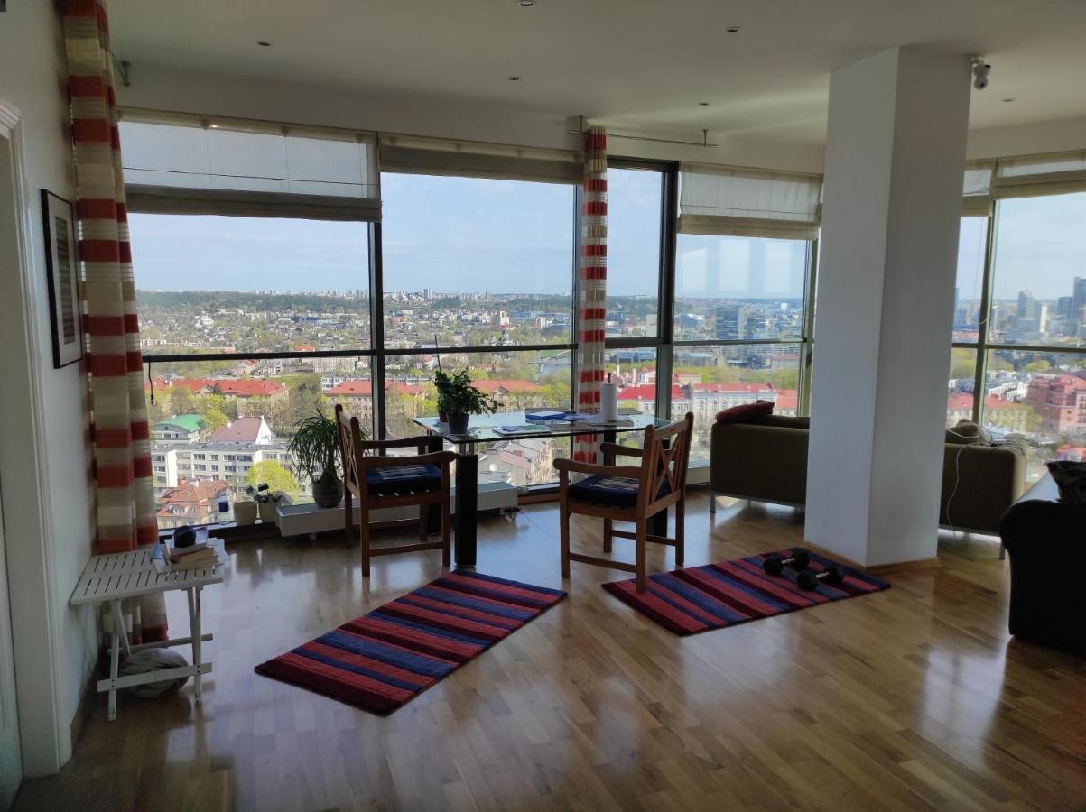 Luxury Apartment In Skyscraper Vilnius Exterior foto